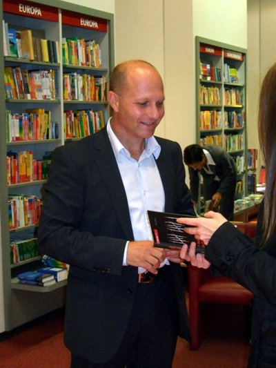 Klaus Schuster unterwegs bei Vorträgen Klaus Schuster unterwegs bei Vorträgen